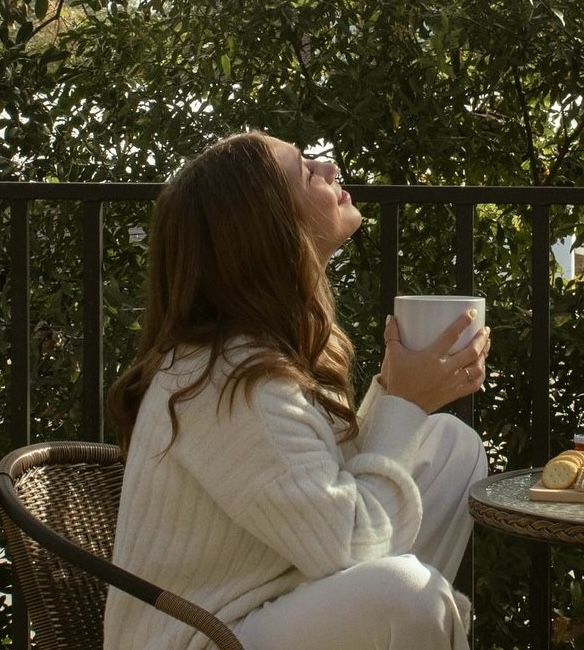 A quiet morning with a RUME latte in the sun